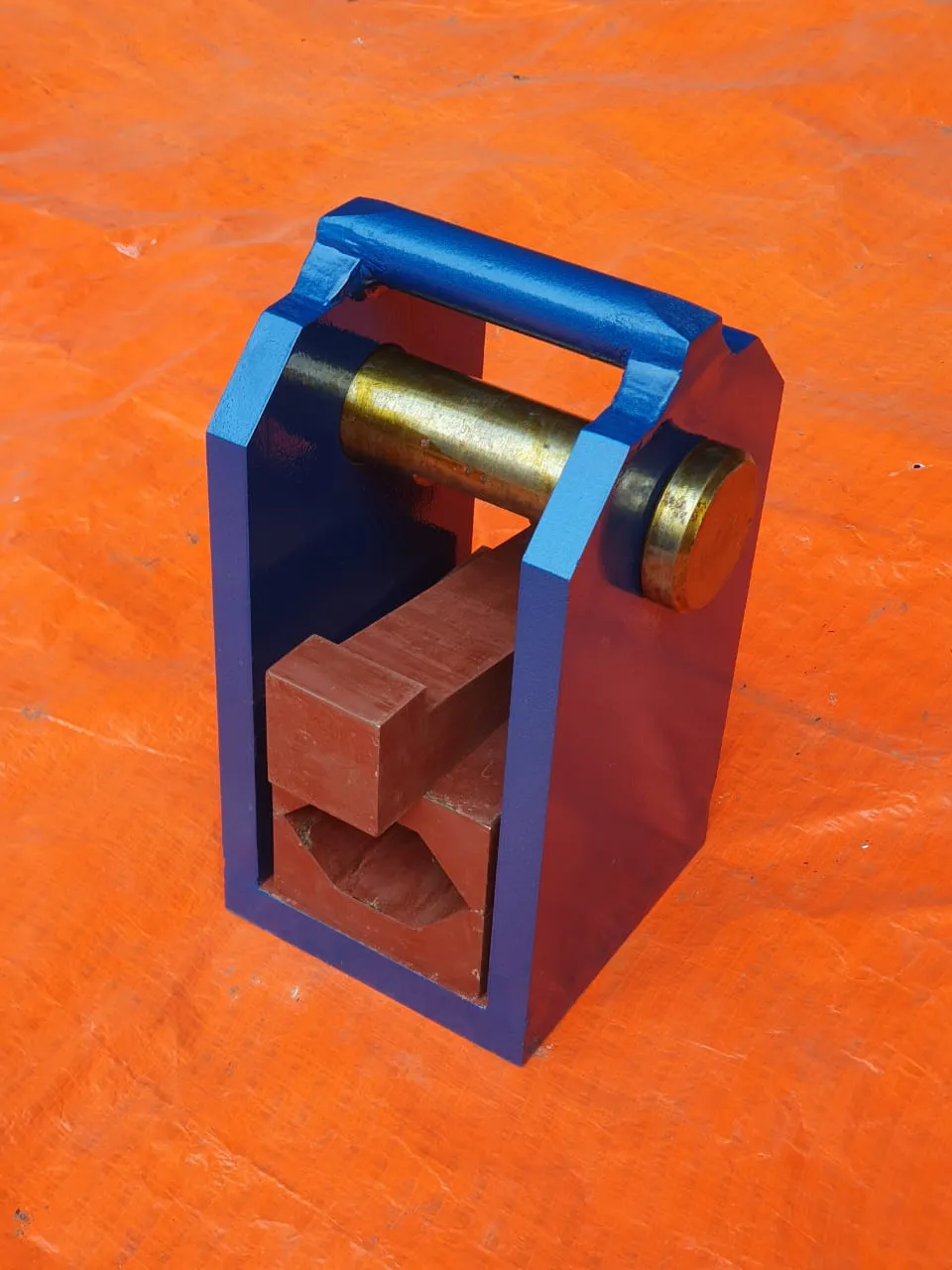 Guide box frame with adjustable roller in the housing window