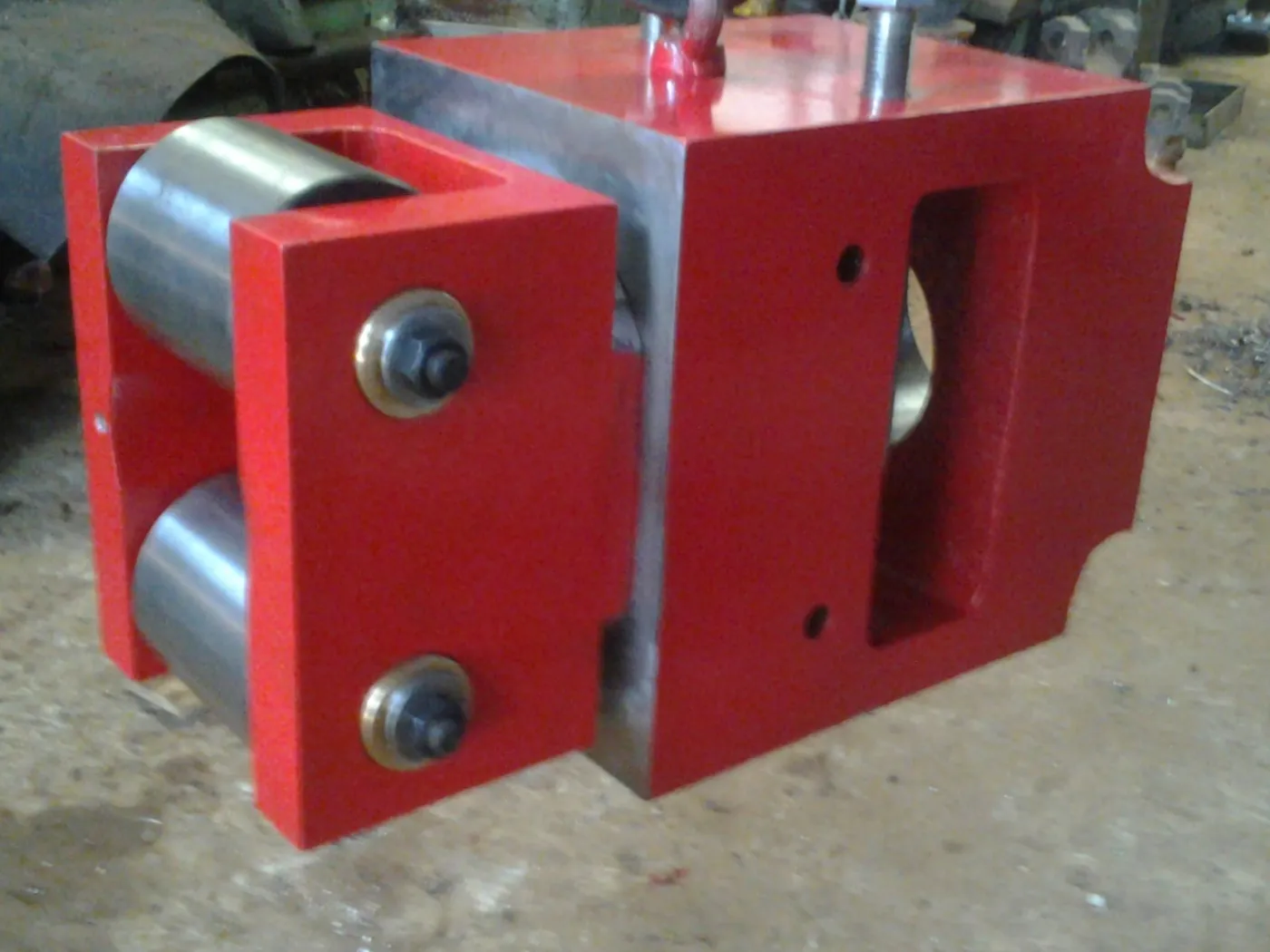Twin-roller guide box with hardened rollers fitted