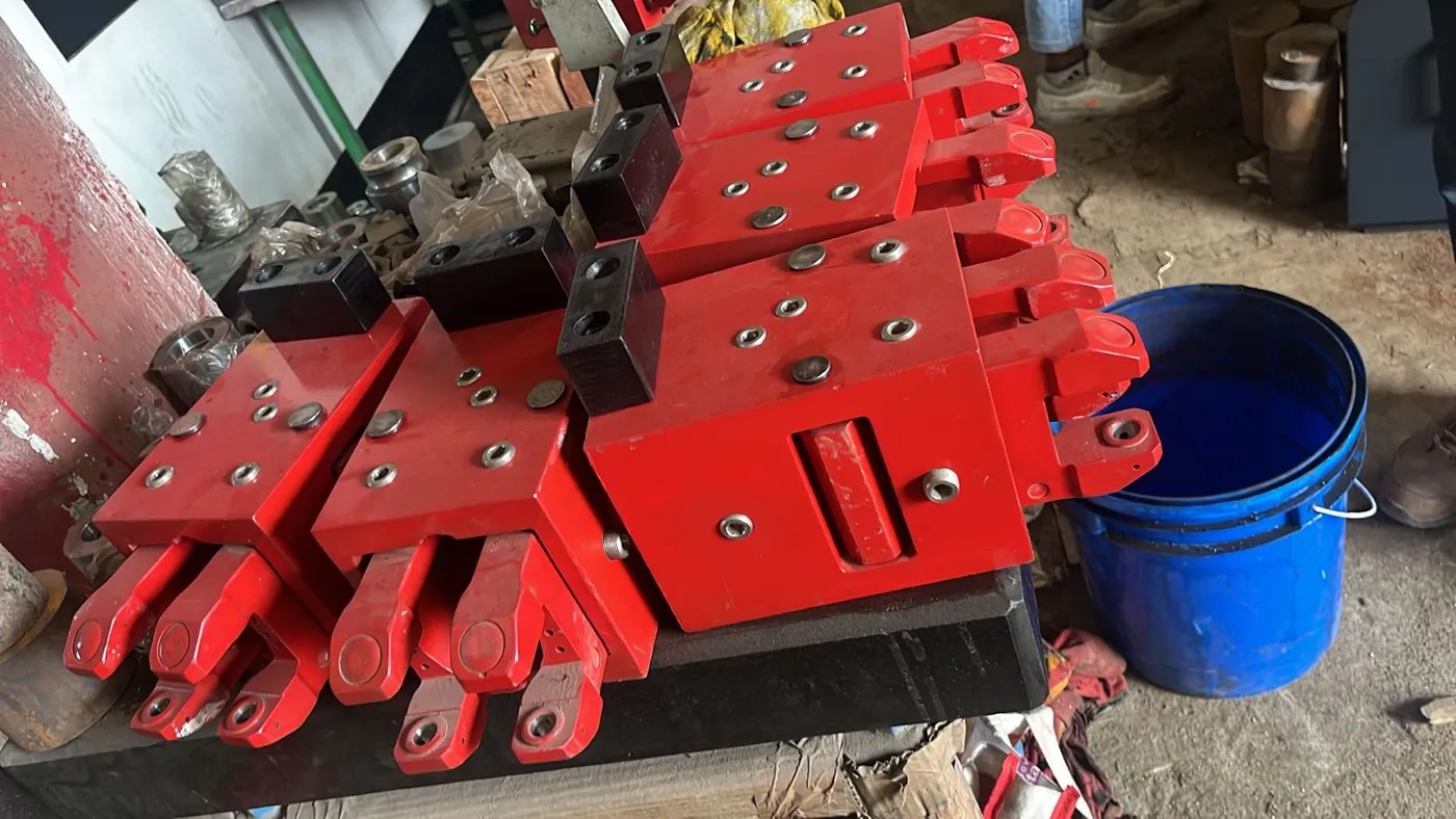 Guide box assemblies fitted with adjusting levers