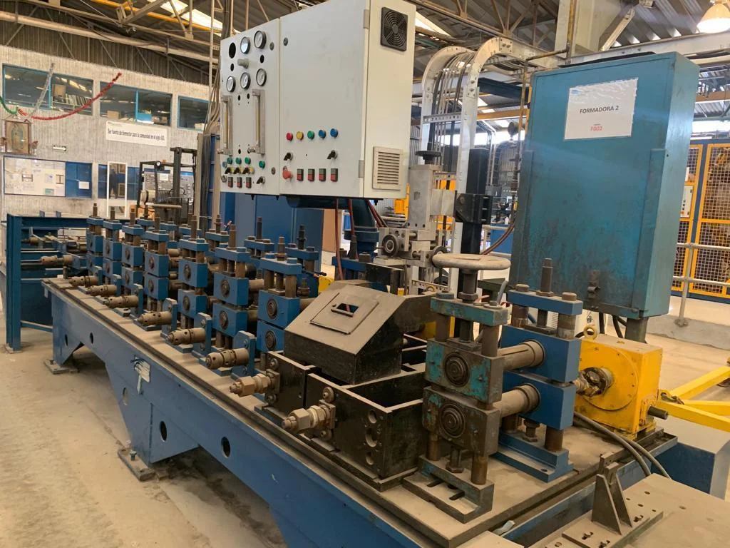 Rolling line delivery area of the type a twin channel feeds from